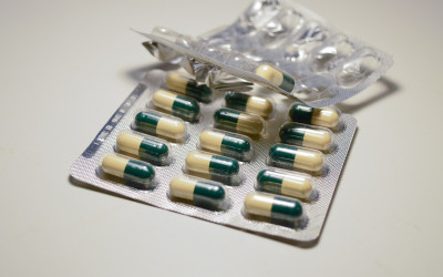 Het effect van antibiotica op je darmmicrobioom en hoe probiotica helpen
